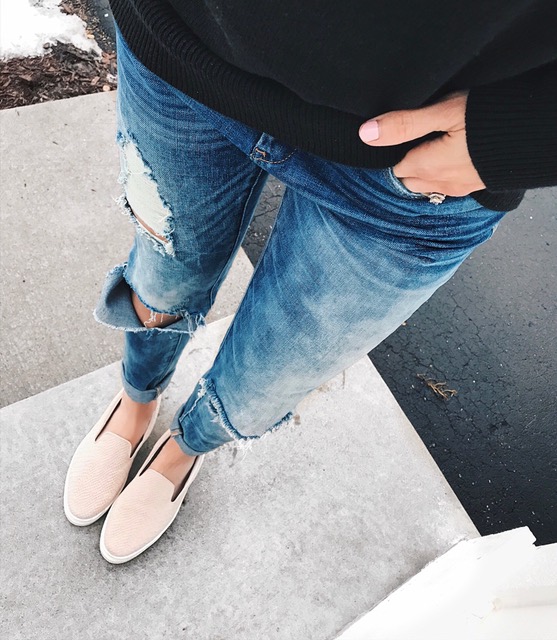 BlankNYC good vibes jeans, blush slip on sneakers
