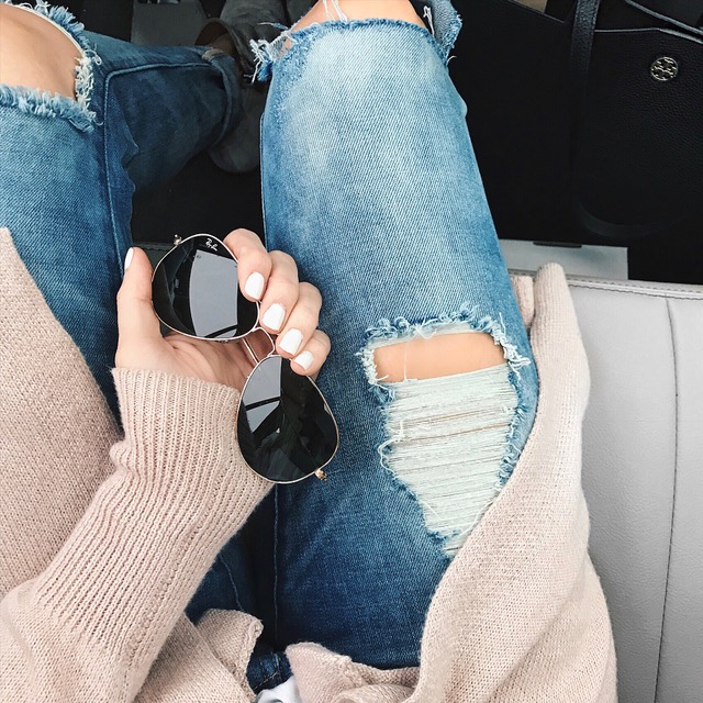 blanknyc good vibes jeans, distressed denim, ripped girlfriend jeans