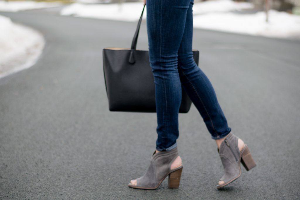 shein back twist sweater, express hi rise skinny jeans, tory burch perry tote black, vince camuto koral open toe booties