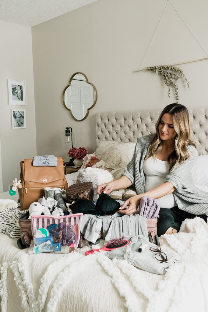 what I'm packing in my hospital bag, what to pack, mama, baby, dad