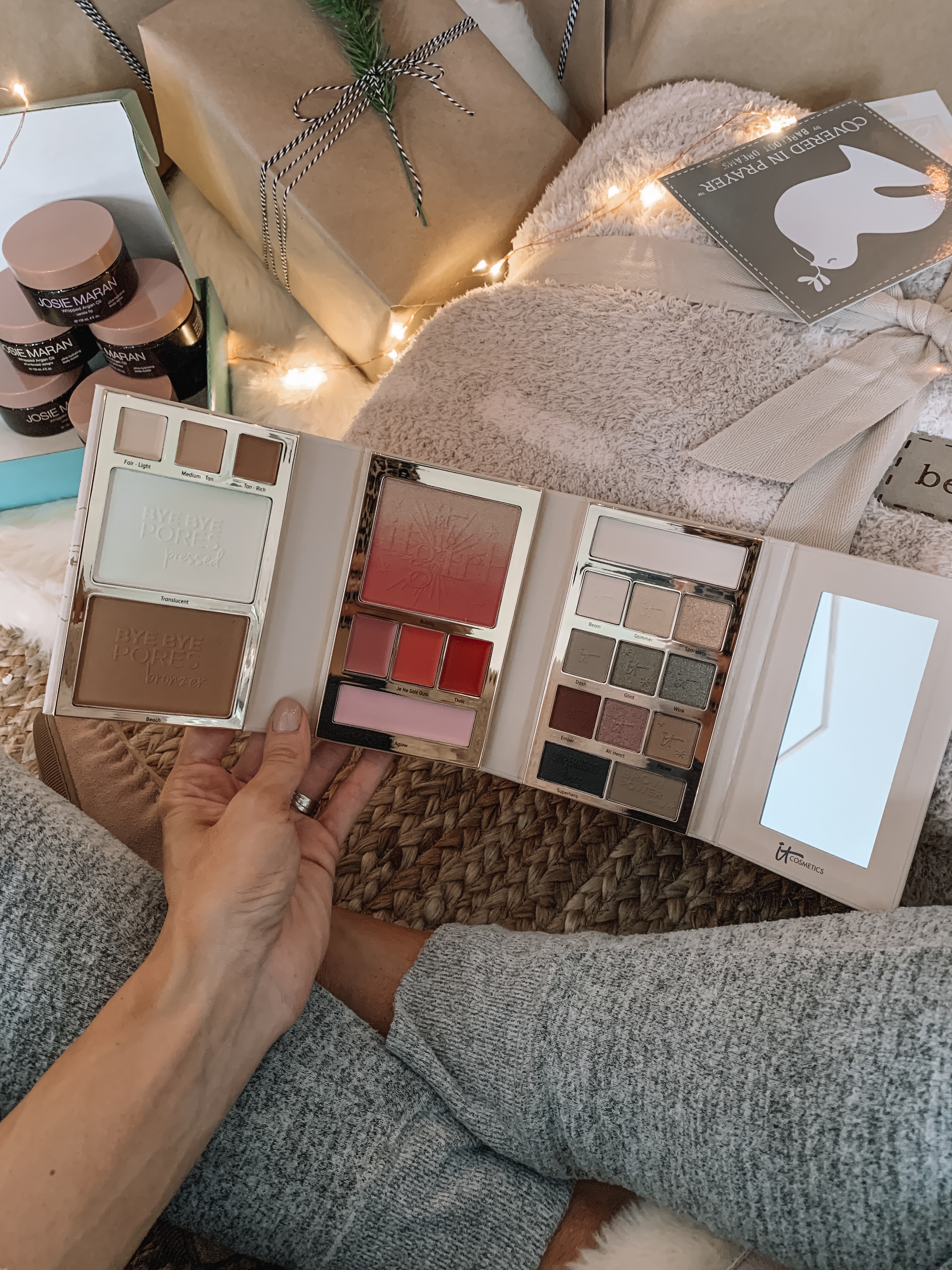 it cosmetics it girl holiday beauty book, gifts for her, best of QVC gift guide, stocking stuffers, sale