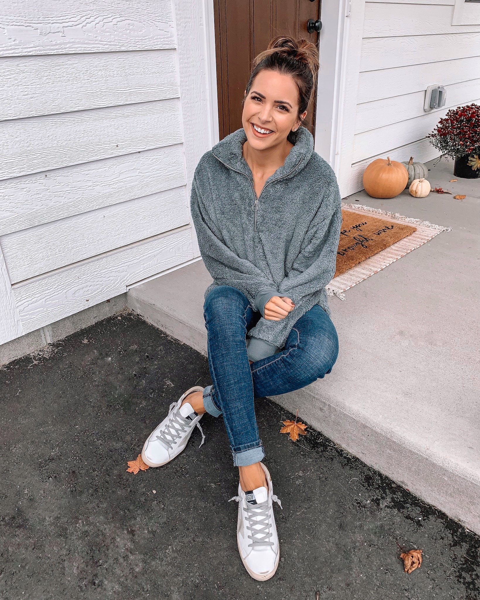 express Black Friday cyber Monday sale 2019. fleece pullover, affordable fashion, winter fashion, cozy outfit, athleisure outfit, Minneapolis blogger