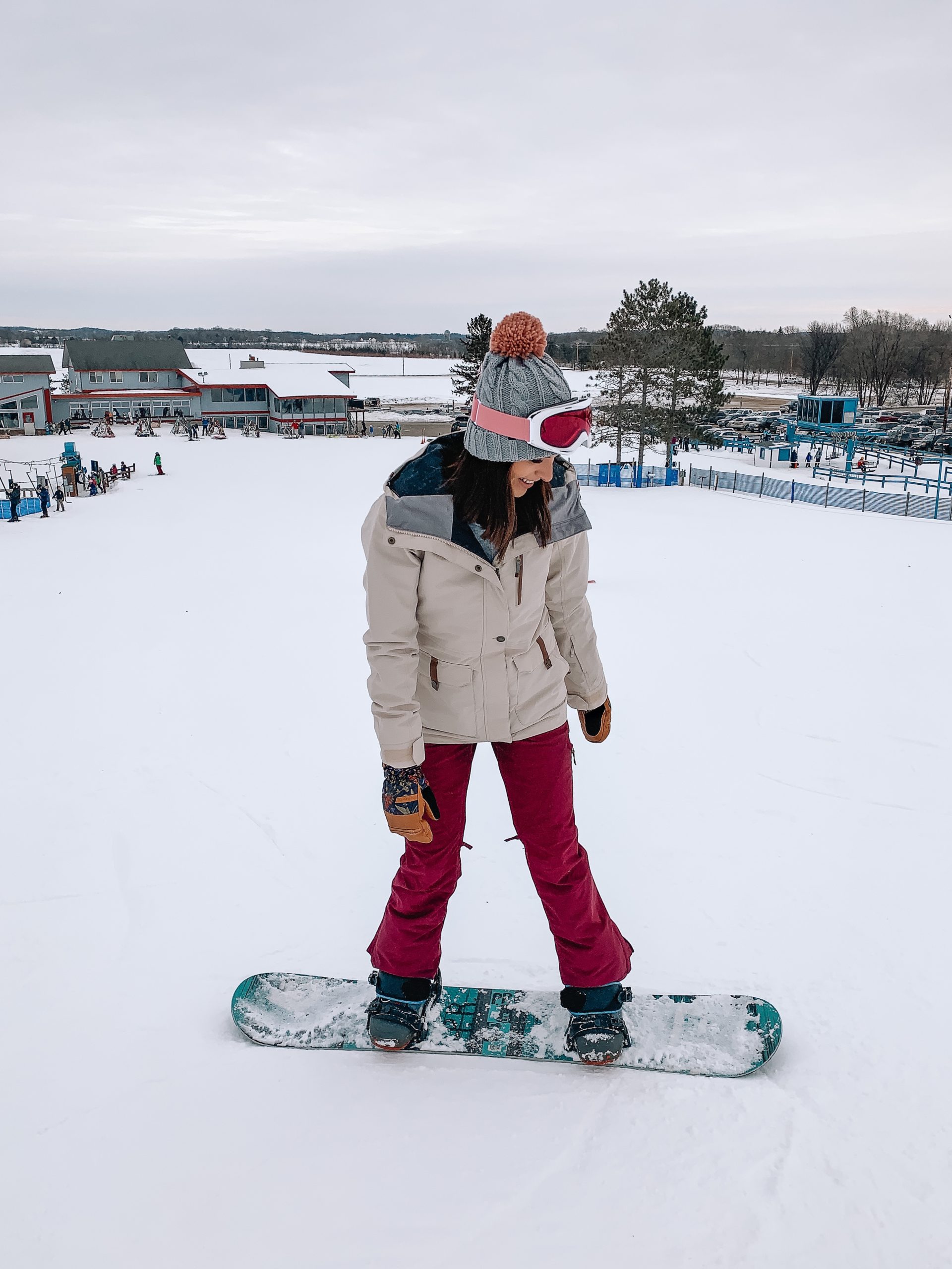 cute snowboarding skiing gear, backcountry, snowboarding outfit, Roxy Andie jacket, cabin pant